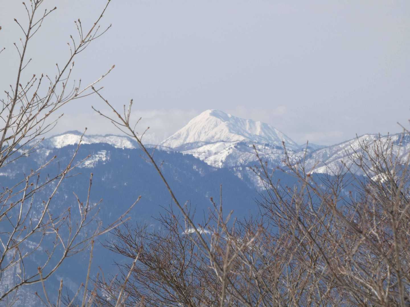 ズーム。荒島岳の様です
