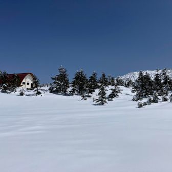 西大巓から降りて、西吾妻小屋の方へ