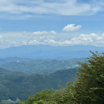 御嶽山や乗鞍もうっすら。