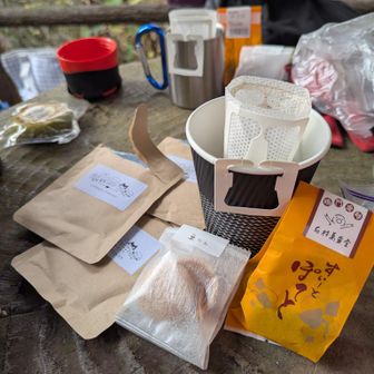 市ノ瀬峠で、ヘデちゃんがコーヒーを淹れてくれたよ☕
熱々のブラジルアロマショコラ☕
美味しいおやつに心ほっこり♥️
ほんと癒されたぁ✨ありがとうね😊