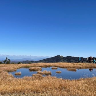 中門岳山頂
池塘に浮島が可愛い