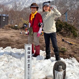 山頂に先行者1人…
ん？？　
先日戸倉山でお会いしたお姉さま！
お互い見つめ合って大笑いꉂꉂ(ˊᗜˋ

黒菱山まで行ってらしたそう
すごい！
