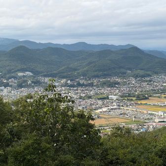見晴し台から午前に歩いた秋葉山〜経塚山