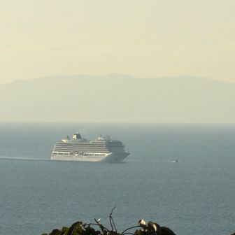 遠くに豪華客船🛳️