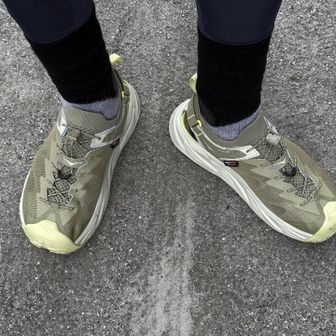 先日新調したHOKAのHopara2、一応トレランも想定された作りのサンダル。ビブラムソール以外で山に入るのは久しぶり。