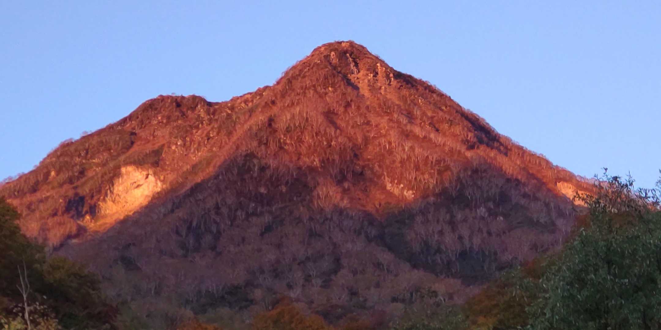 妙高山のモルゲンロート😍
