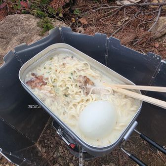 ユーチューブでみた塩ラーメンにサラダチキン、豆乳

タンパク質たっぷり🐷