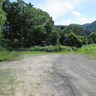 深坂古道入口P。
鶴ヶ岡浄水場の向こう隣。