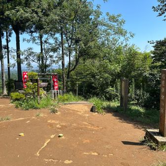 山頂全景
松見平休憩所とも表記されてました
