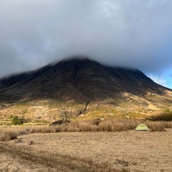 感動の朝駆け終了でテント帰還。