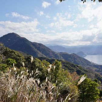 歩いた山々を振り返って