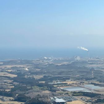 頂上付近から新地（火力）発電所