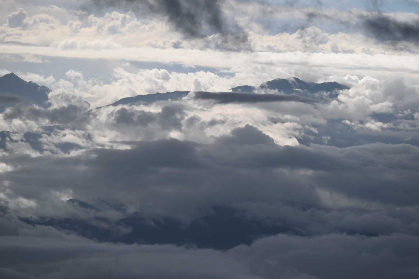 色んな種類の雲が混雑中～