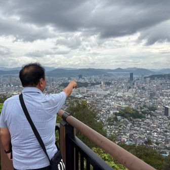 武田山⛰️はどこでしょう？

あそこに経済大学が見えるのでその上。
正解👍

ここで休憩