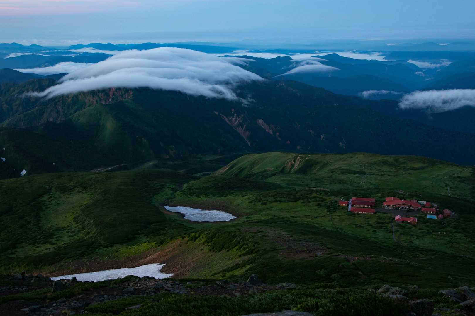 砂防新道コース | 夏には高山植物が咲き乱れる、信仰の歴史を宿す美しき霊山への写真