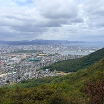 ハアハア💦風が吹く岩場で景色を見ながら、呼吸と心拍数を落ち着かせます。
