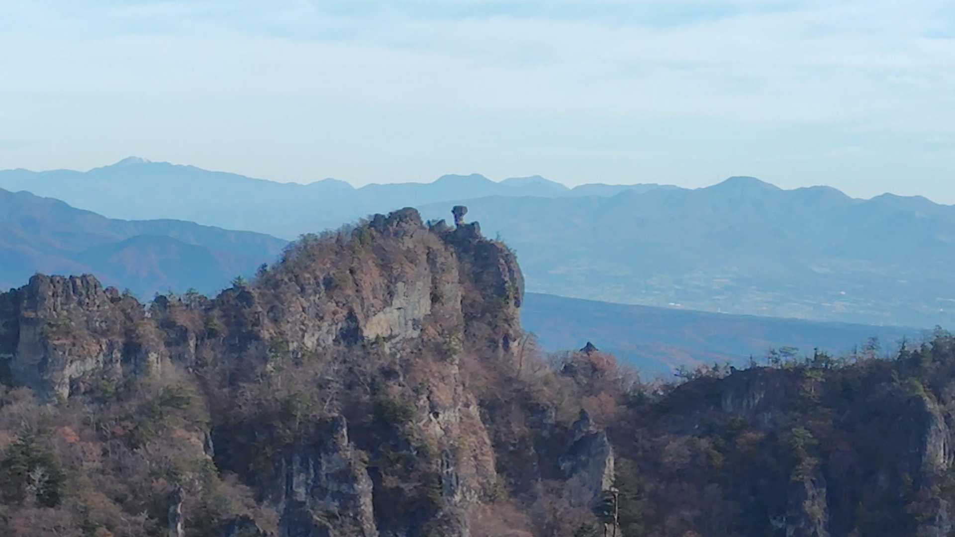 風穴尾根の頭より