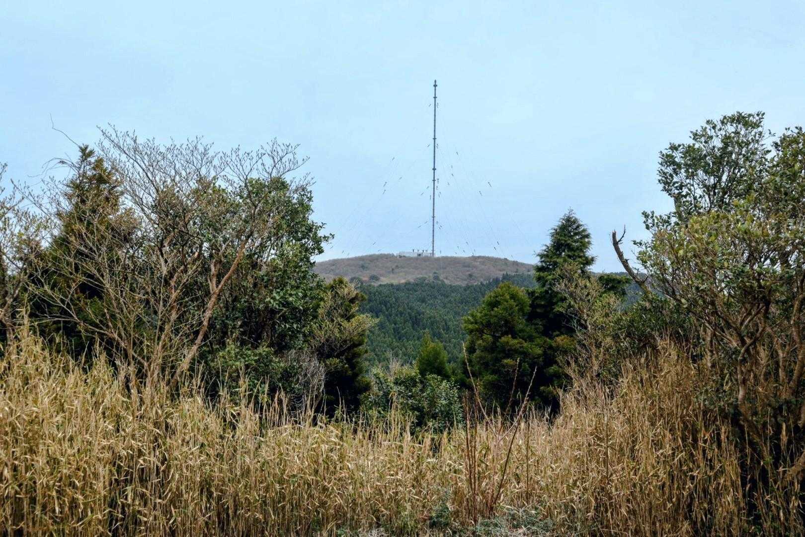 それでは正面に見える羽金山へ向かいましょう！