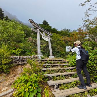 成就ルートとの合流地点、（三の鎖→）二の鎖下の鳥居に到着⛩️
