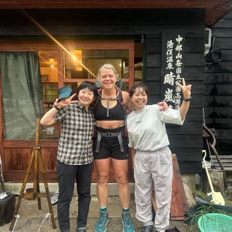 3日目の朝☀️
アラスカからの女性はこれから水晶へ👏
お見送りも兼ねて、記念撮影も🤭
気をつけて行ってらっしゃい！