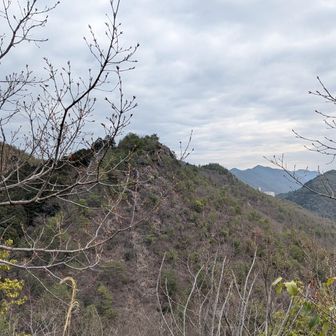 槍どんぐり山を見る