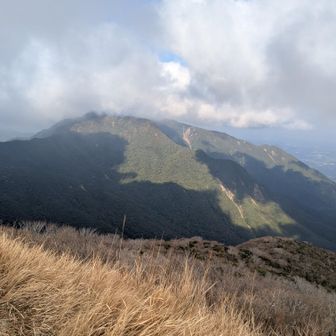 大箆柄岳はガスの中。小箆柄岳は見えました。