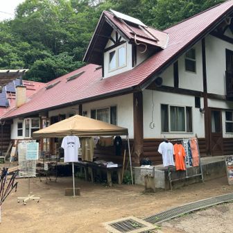 ロッジ長兵衛。桃とかTシャツが売ってます