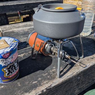 お昼ご飯！
いつもは家で沸かしたお湯を山ボトルに入れてきますが、今回は諸事情によりバーナー持参、ただしCB缶
特にヤカンがかさばるんだよなぁ。。。