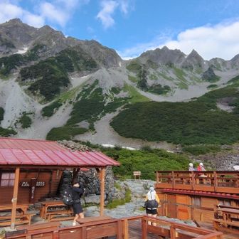当初通る予定ではなかったけれど、風景やテントに見とれながら歩いていたら涸沢ヒュッテ方面に歩いていた。途中で気づいたけれど興味もあったので足を運ぶ。素敵な写真も撮れてよかった。