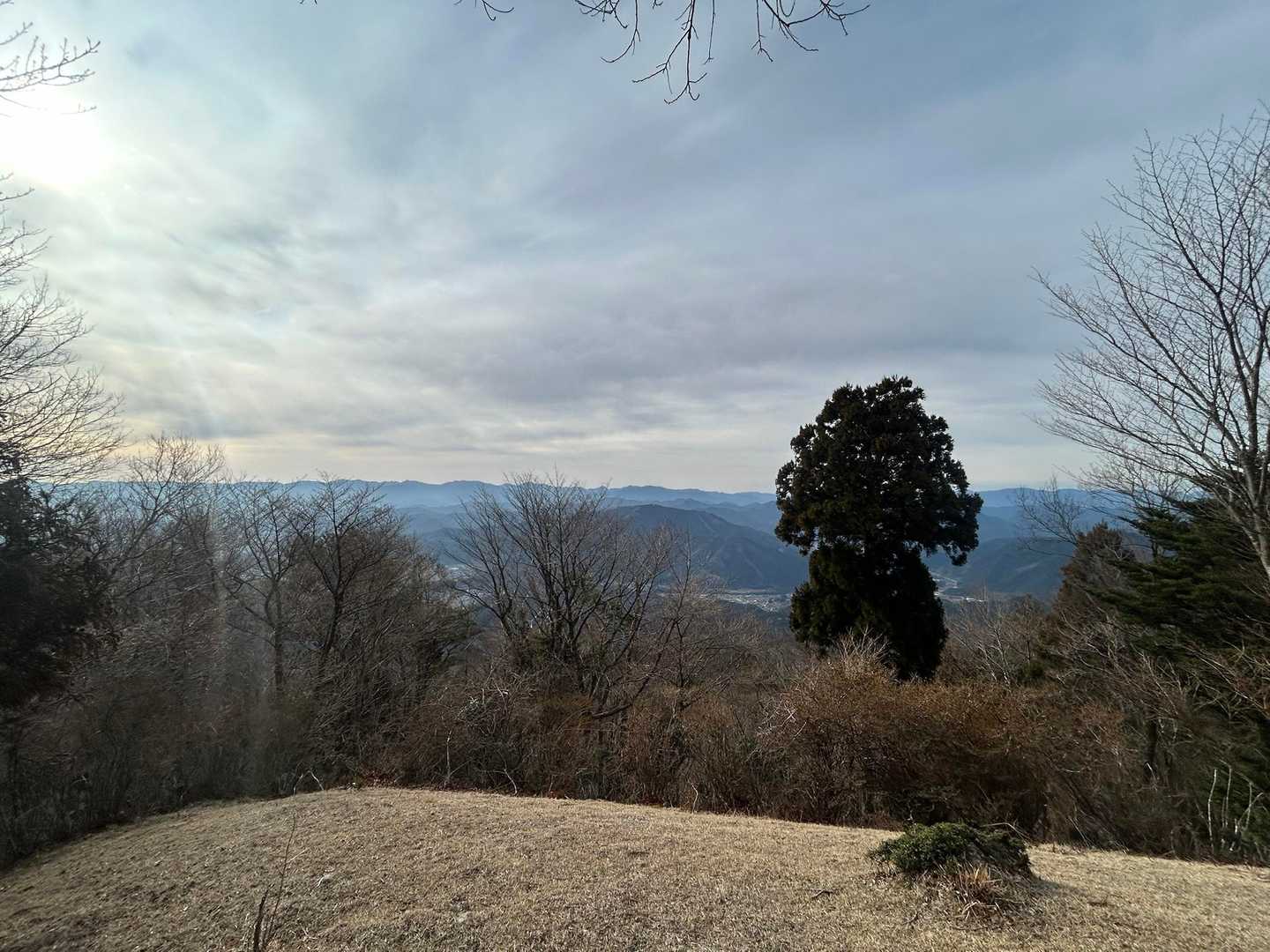 展望場所に上がってきました
香肌イレブンの山々が見えてるのでしょうか⛰️