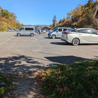 御池に到着。明日からの三連休は超満車だろうな。