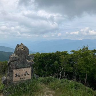 梶ヶ森から見る愛媛方面の山々