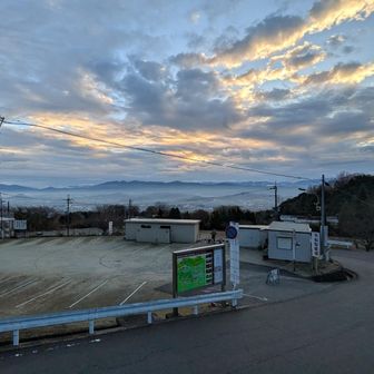 気温7度。吐く息も白くアイゼンなしが少し不安。