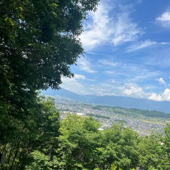 こちら〝乗鞍岳〟も何とか見える👀

※🐻対策
万が一に備えて登山道はラジオ📻を鳴らし随時ホイッスルを吹きながら。…

