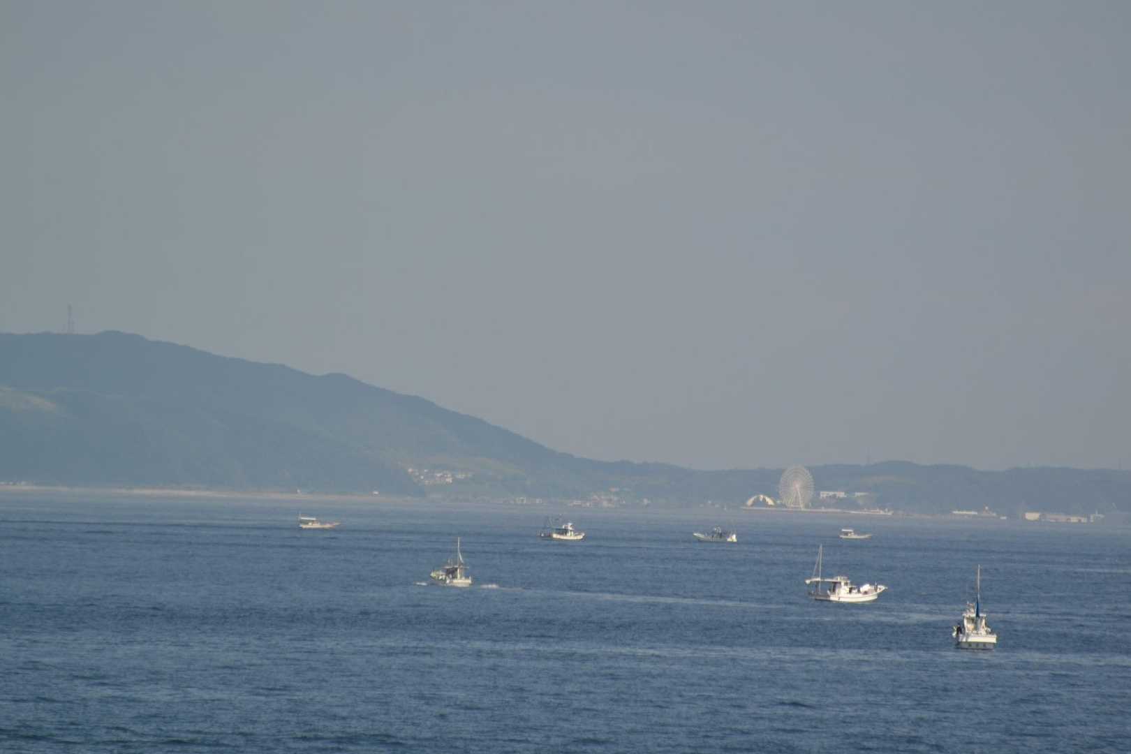 海の向こうは、淡路島だから
観覧車🎡は淡路SAのかな？