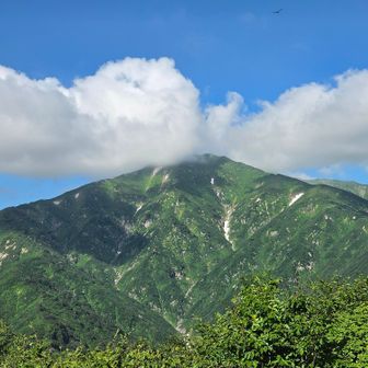 初めて 飯豊山の全容を拝むことができた。
※威風堂々！