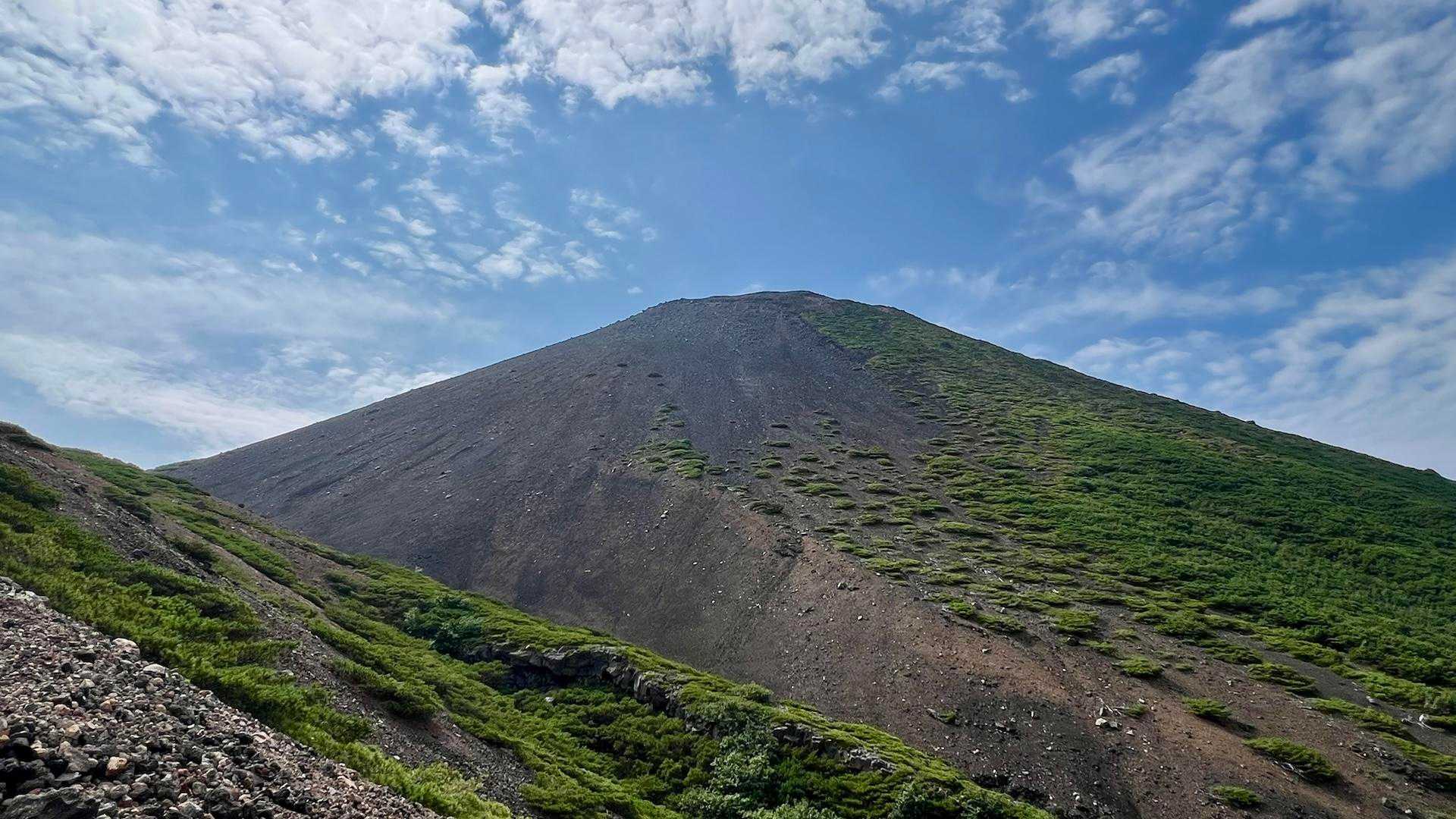 立派な山容の阿寒富士