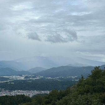 休憩中、乗鞍岳方面に☔️雨柱が👀