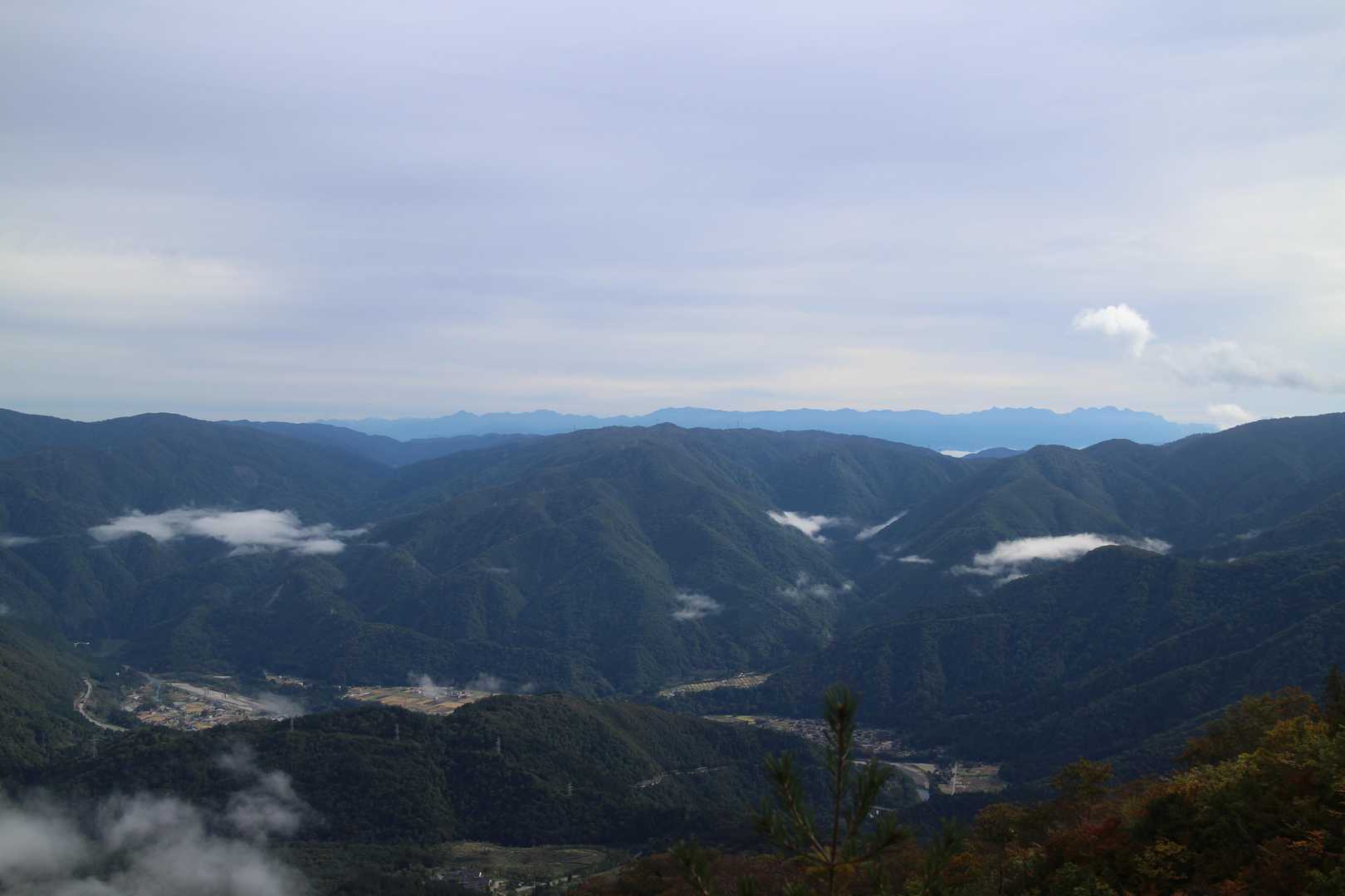 鶴平新道登山口-赤頭山-野谷荘司山-馬狩荘司山-三方岩岳 周回コースの写真