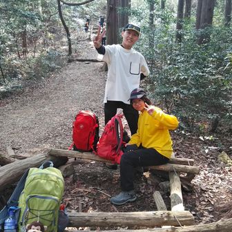 中継所のコルで若いカップル👫さんに出会い写真撮影及び投稿🆗を頂きました🤗