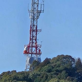 烏帽子山のテレビ塔　パラボラアンテナのような設備が増設されてる❔😅