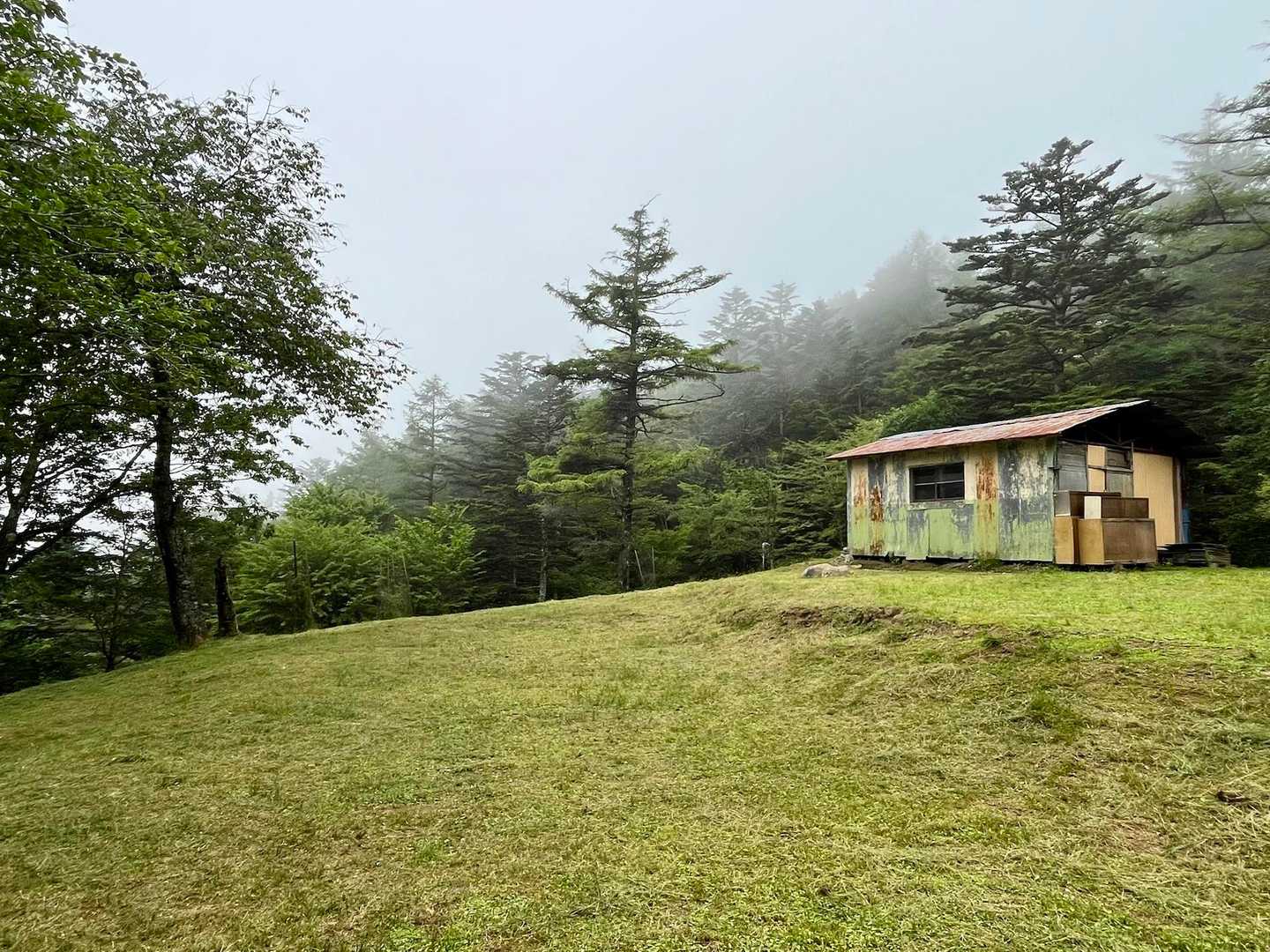 小屋の前の広場🍙