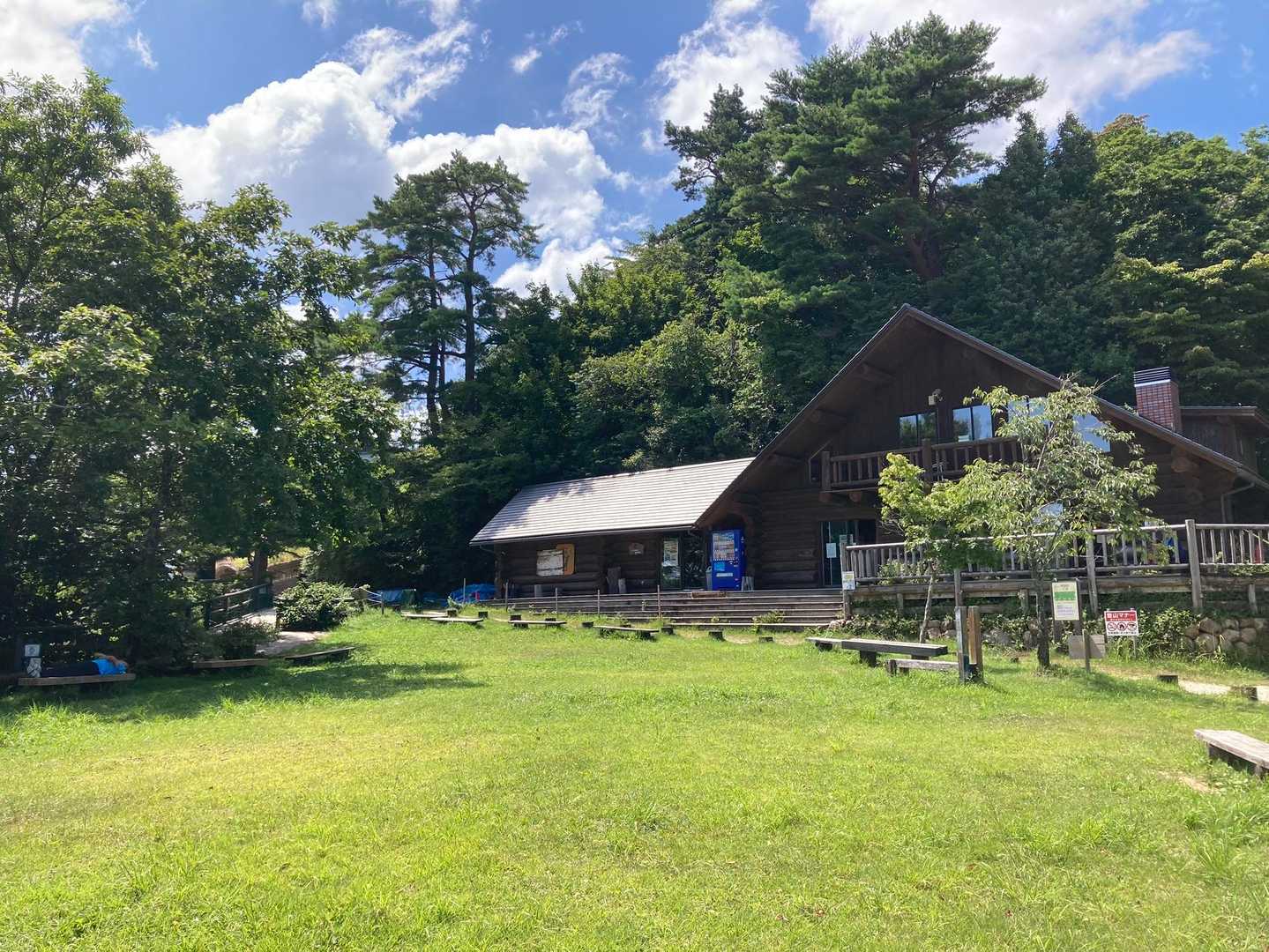 ちはや園地は暑い暑い広場でした🥵
ひたひたと伏見道を登りましたが案の定、終始虻ちゃんと仲良く登りました😵💦
しかし、酷暑すぎるせいか虻ちゃんその他虫達も少ないように見受けられましたね🤔