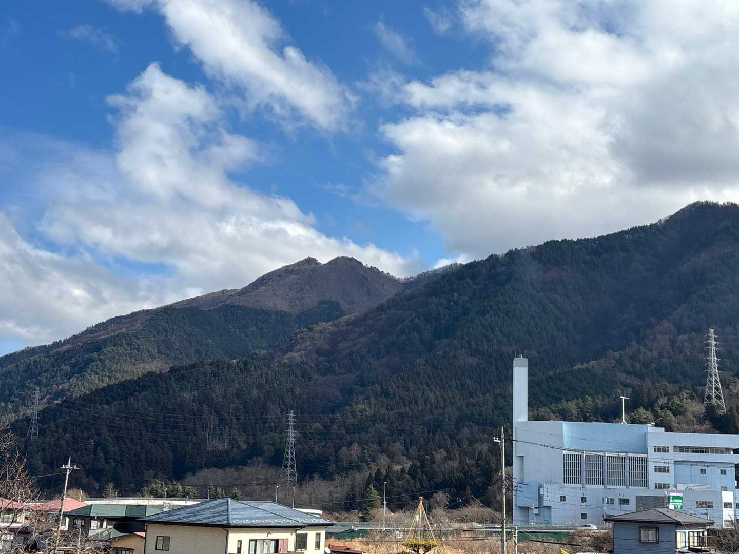 倉見山を仰ぐ