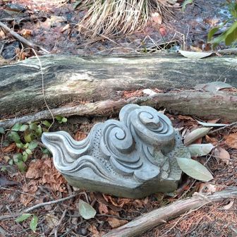 昔の瓦？いい感じのカタチだったので撮っちゃいました