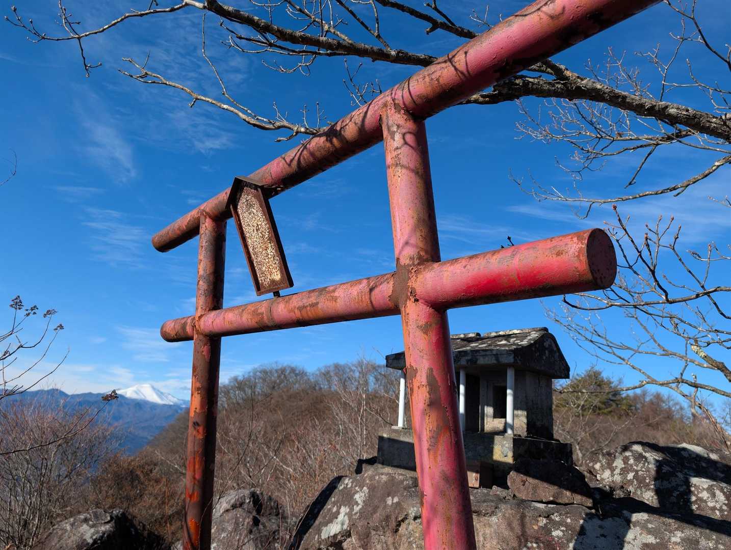 天狗山のお社。ここで無事を祈願😊