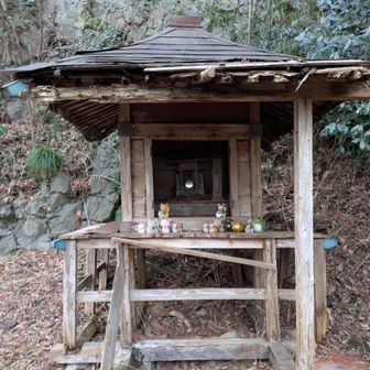 うーん、由来書きがあると嬉しいんだけども