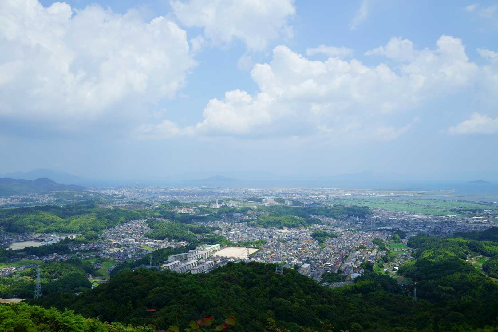 麻生田コースの展望スポットより岩国市街