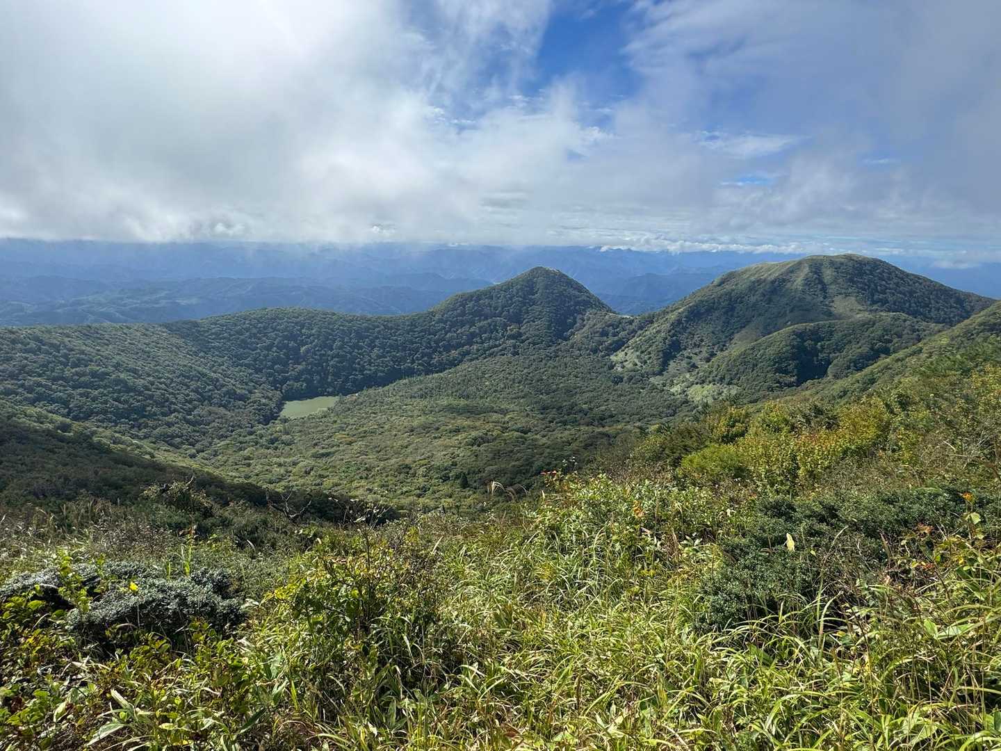 お決まりの下山時に晴れる。
（左）孫三瓶山（右）子三瓶山