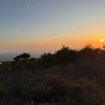もうじき日が沈む急がねば